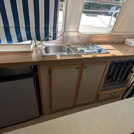 Sejour Unique Sur Bateau Au Calme Du Lot, 8 Pers., Confort, Kit D'accueil Et Nettoyage Inclus - Api-1-46-15 Úszó hotel *